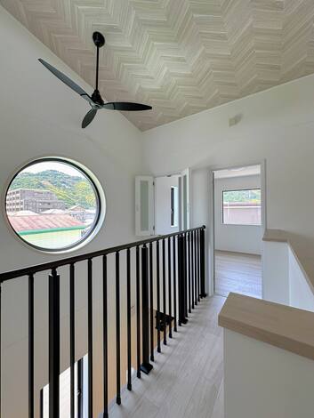 吹抜のある３階ホール