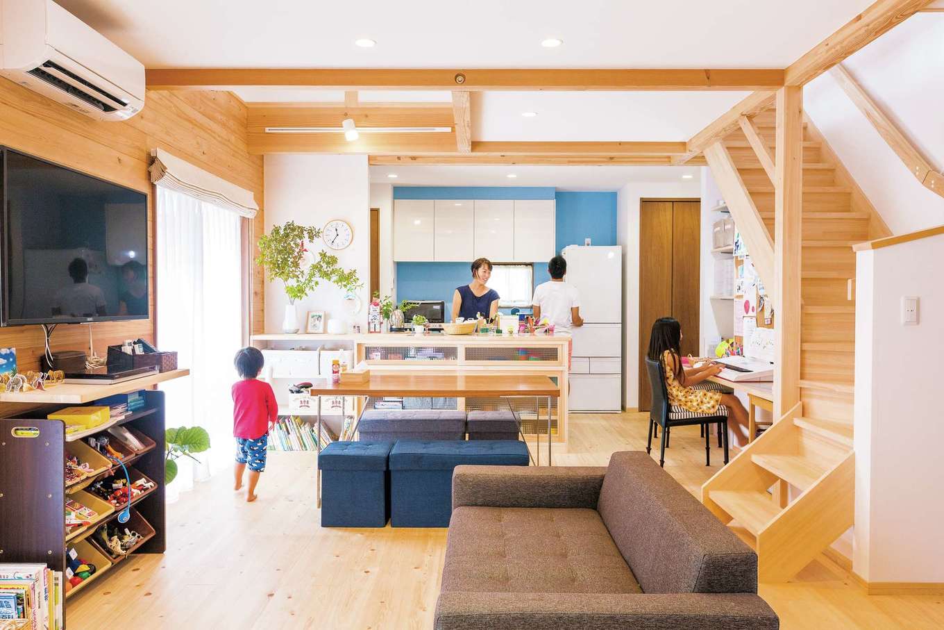 福工房【子育て、自然素材、間取り】家族のつながりと、家事のしやすさを重視した間取りに。床はヒノキが標準仕様だ