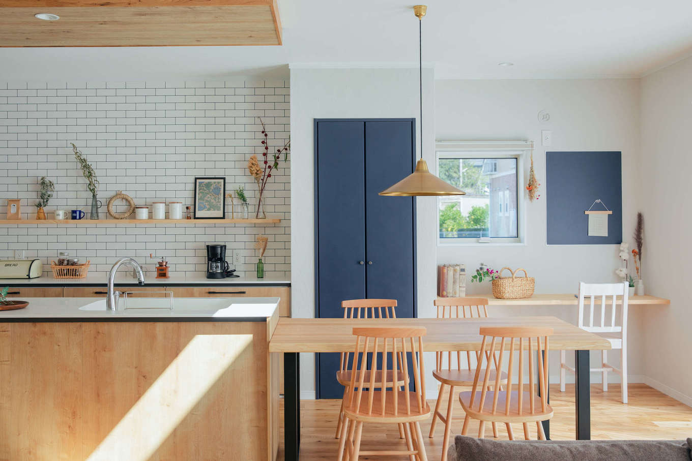 ほっと住まいる【自然素材、間取り、インテリア】木のぬくもりを感じるキッチンダイニング