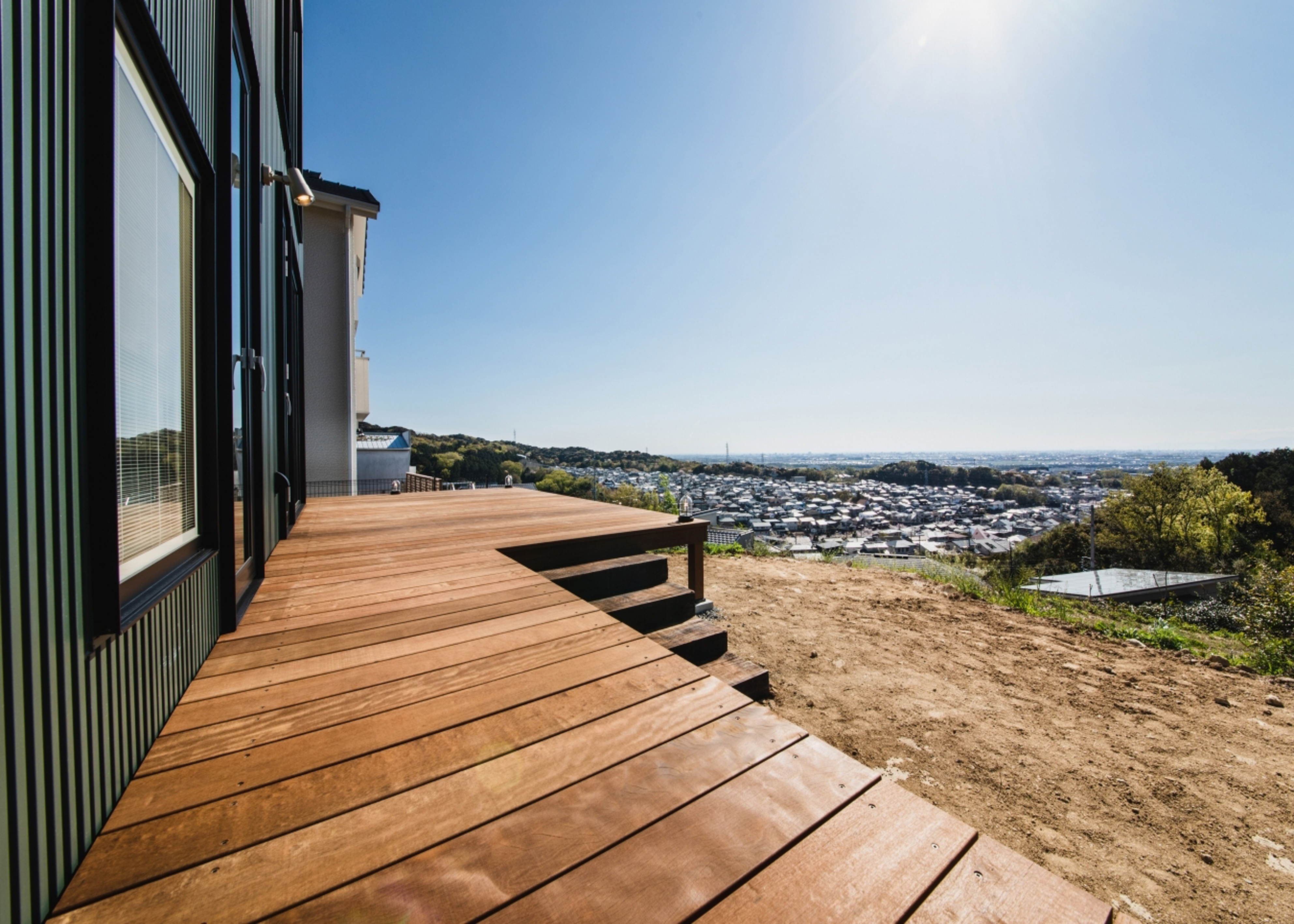 小幡建設【デザイン住宅、収納力、趣味】高台からの絶景を最大限生かした設計に