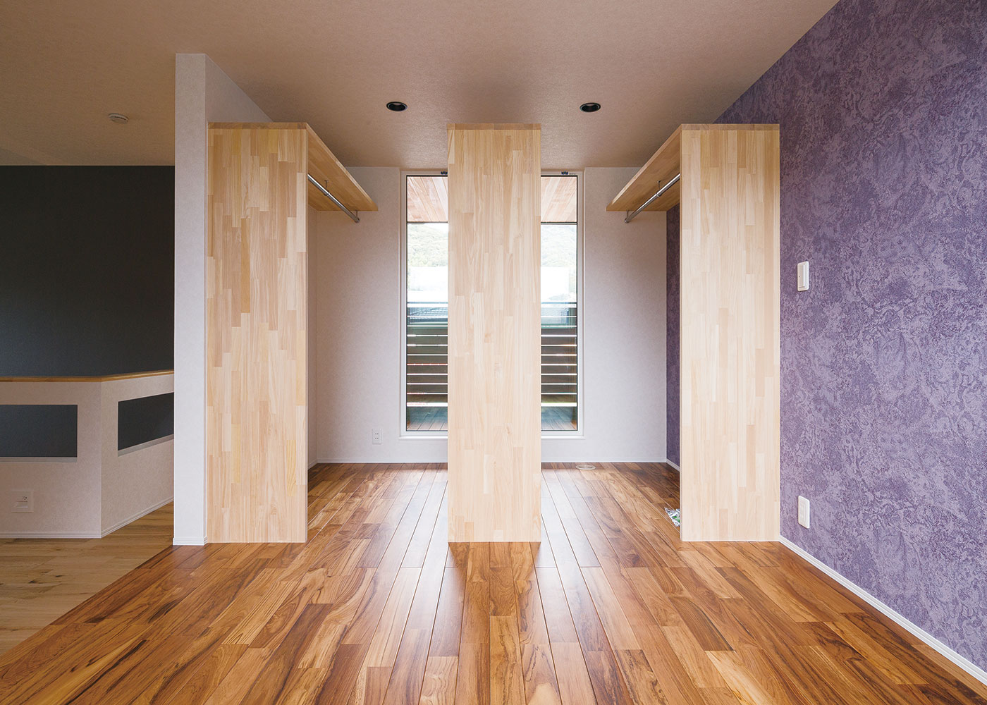 クラフトハウス【デザイン住宅、狭小住宅、建築家】3つに分かれたクローゼットが収納とデザインを両立