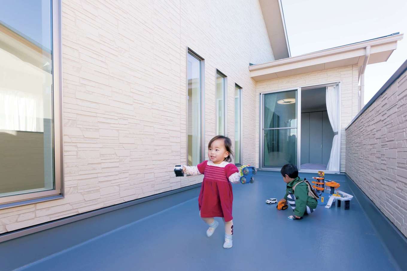 住宅工房 アリアンス【子育て、省エネ、間取り】太陽と風が微笑む広～いスカイバルコニー