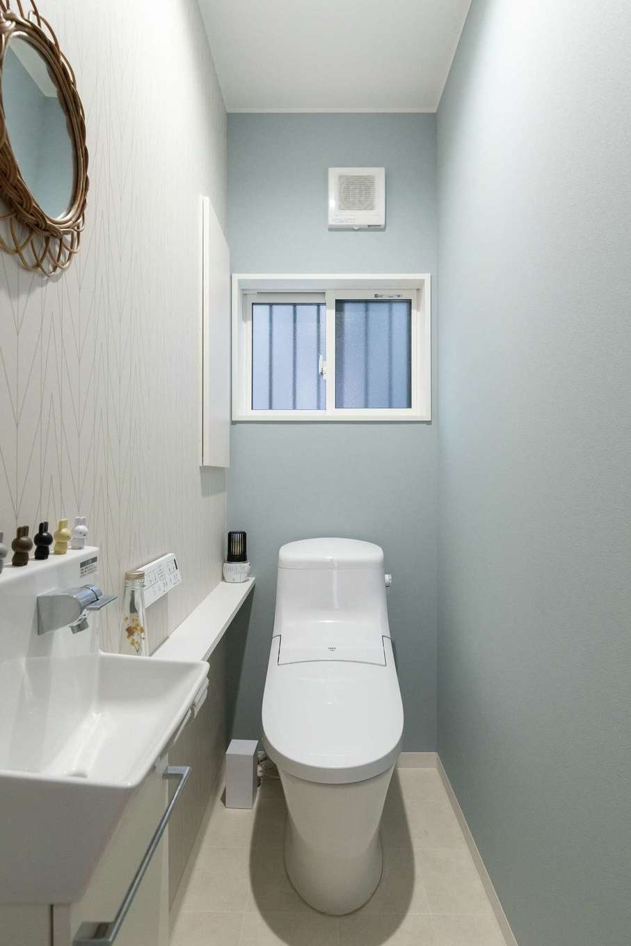 HAPPY HOUSE（山田工務店）【デザイン住宅、子育て、間取り】トイレは1階と2階でテイストを変えた