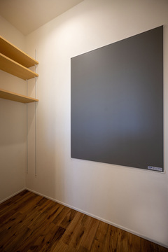 パントリーにはマグネットボードを設置した