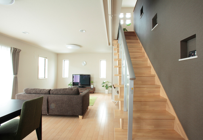 家の中心的存在のリビング階段