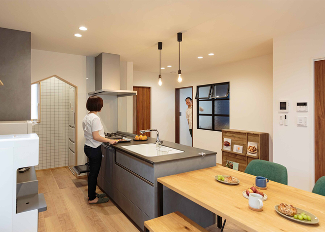 キッチンから書斎にすぐ声が届くつくり