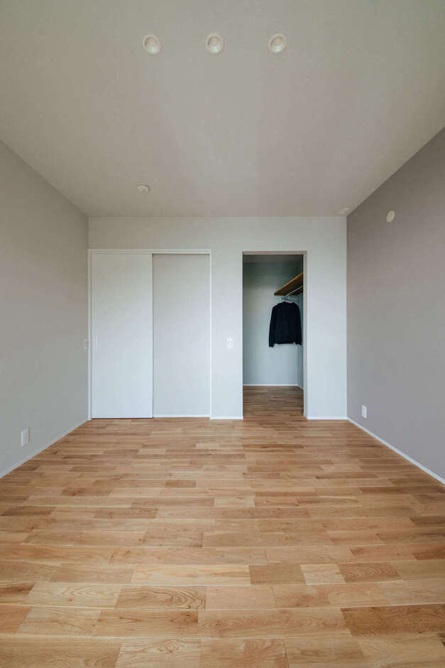 将来同居する予定の両親の個室。高性能な家づくりに加え、日当たりも風通しも抜群なので、夏も冬も少ないエネルギーで快適に過ごすことができる