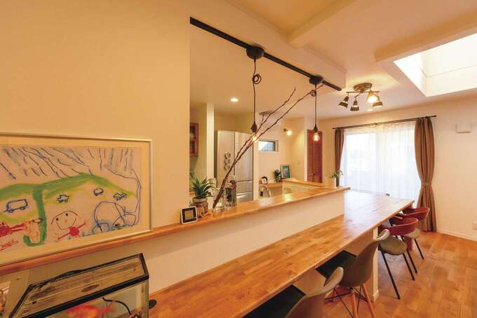 カウンターと一体型のキッチンは共働き奥さまの家事時間を短縮