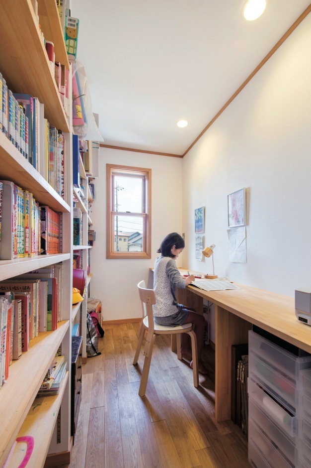室内は、古き良き日本家屋の形式を取り入れた続き部屋。勉強部屋はLDKと子ども部屋の間に設けた