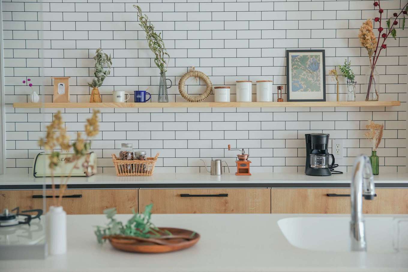 ほっと住まいる【自然素材、間取り、インテリア】キッチンはお気に入りの雑貨をディスプレイ