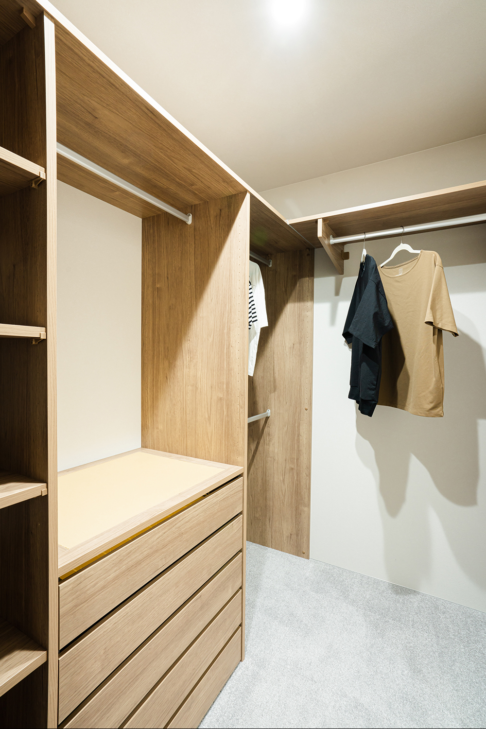 ETERNITY（エタニティ)　SIMPLE NOTE 浜松東【デザイン住宅、建築家、ガレージ】間取りに合わせて造作収納をオーダーできるのも魅力。デザインだけではなく、使い心地を考えた提案に納得できる
