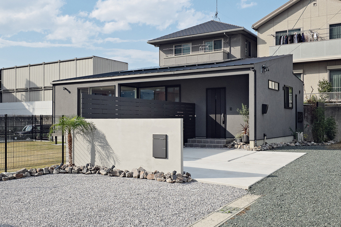 約172.6坪の敷地に立つドッグラン付きの平屋