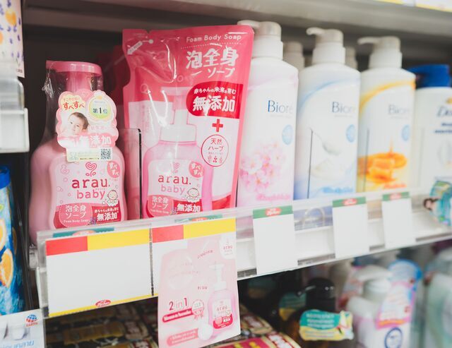 タイのスーパーに並ぶ「アラウ.ベビー」の商品,サラヤ,無添加,ベビーソープ