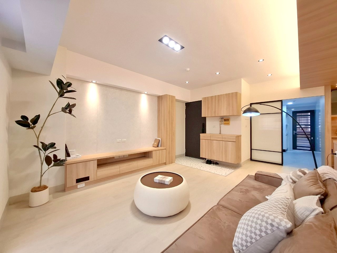 【建工商圈】全室頂配裝潢精美大四房+車位