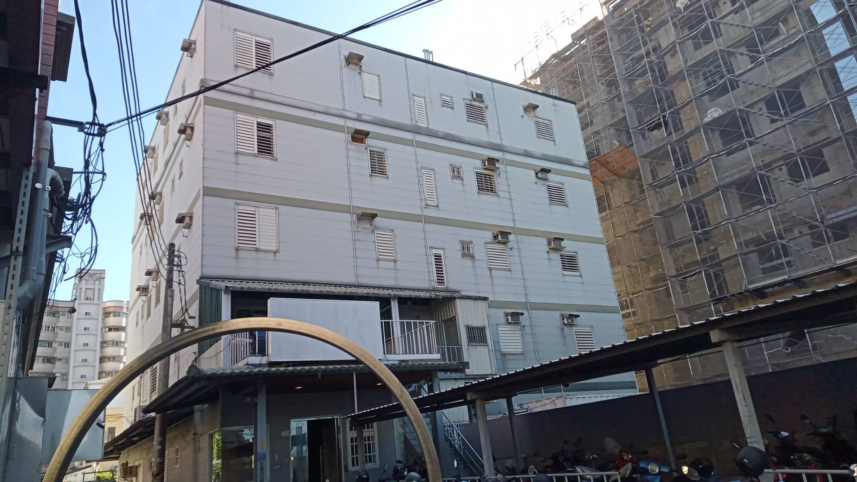 大社蛋黃區★金龍市場★地204.792坪透天65間收租套房★