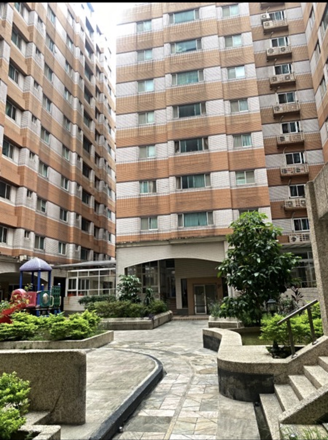 中壢體育園區旁收租9套房透店