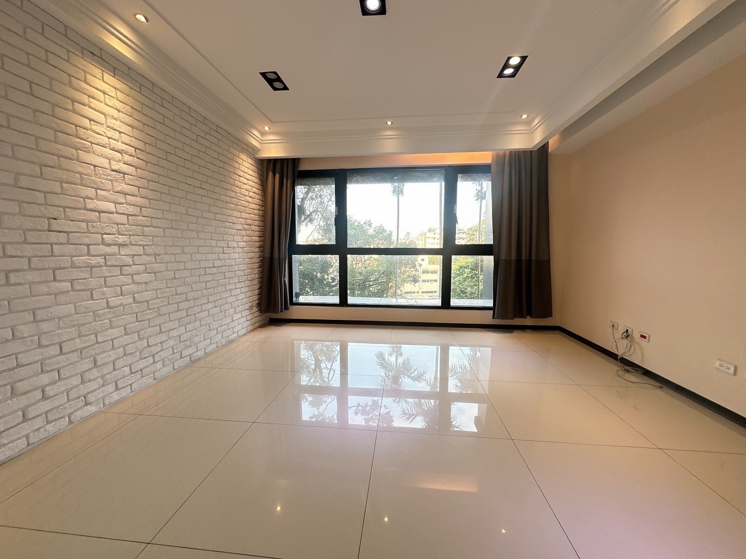 敦南花園邊間美三房