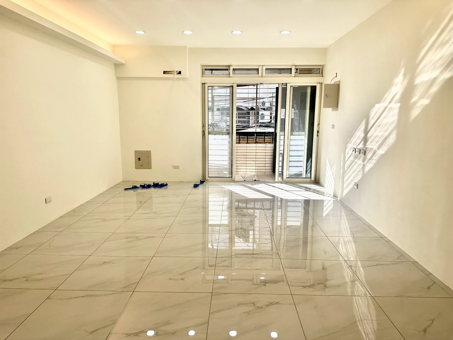 《新莊》A27光華學區優質邊間二樓