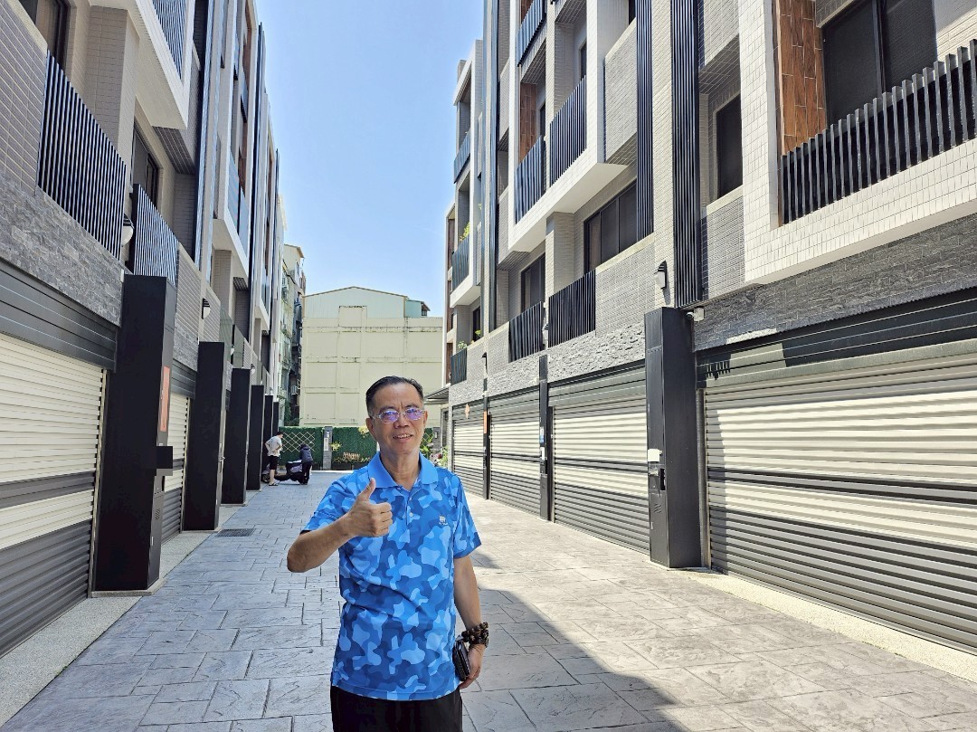 台中買屋賣房土地王劉志忠東勢市中心全新未住雙車別墅