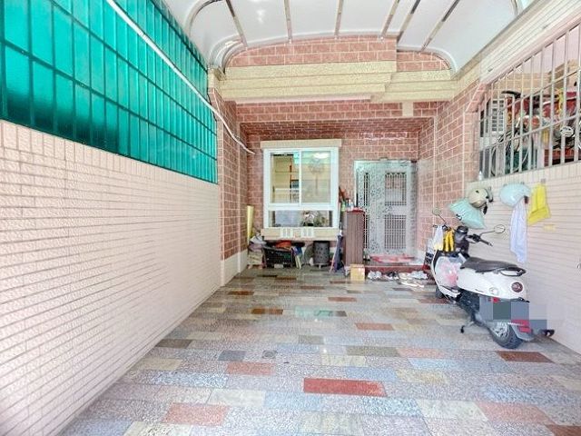 梓官市中心#傳統格局#臨12米路美車墅*買賣找鈴姐