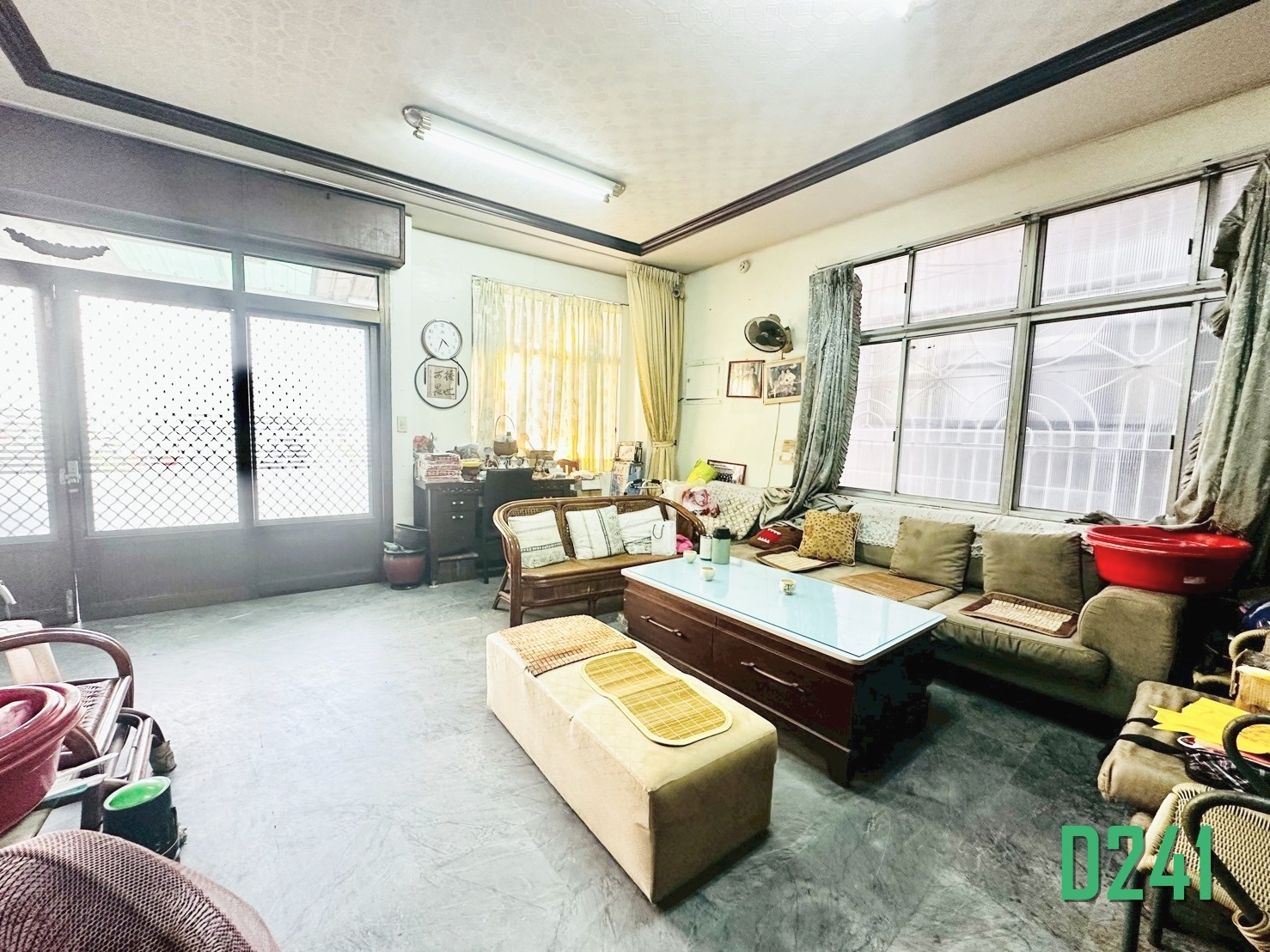 【中西商業區 鄰海安路 面寬7米 5樓電梯店面】