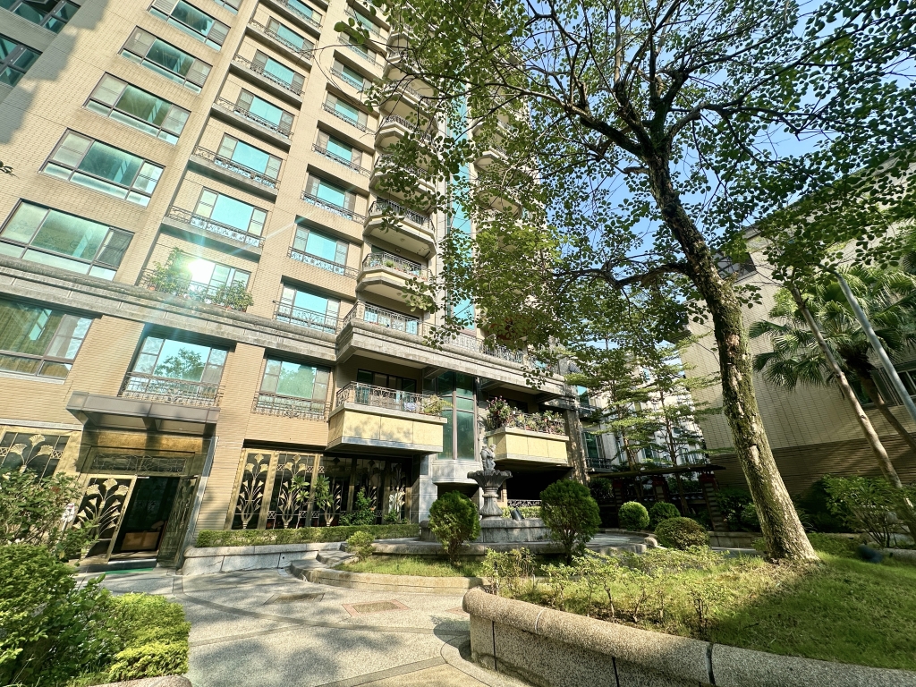 大有商圈⭐️宜誠金品景觀２房有車位⭐️可改回３房