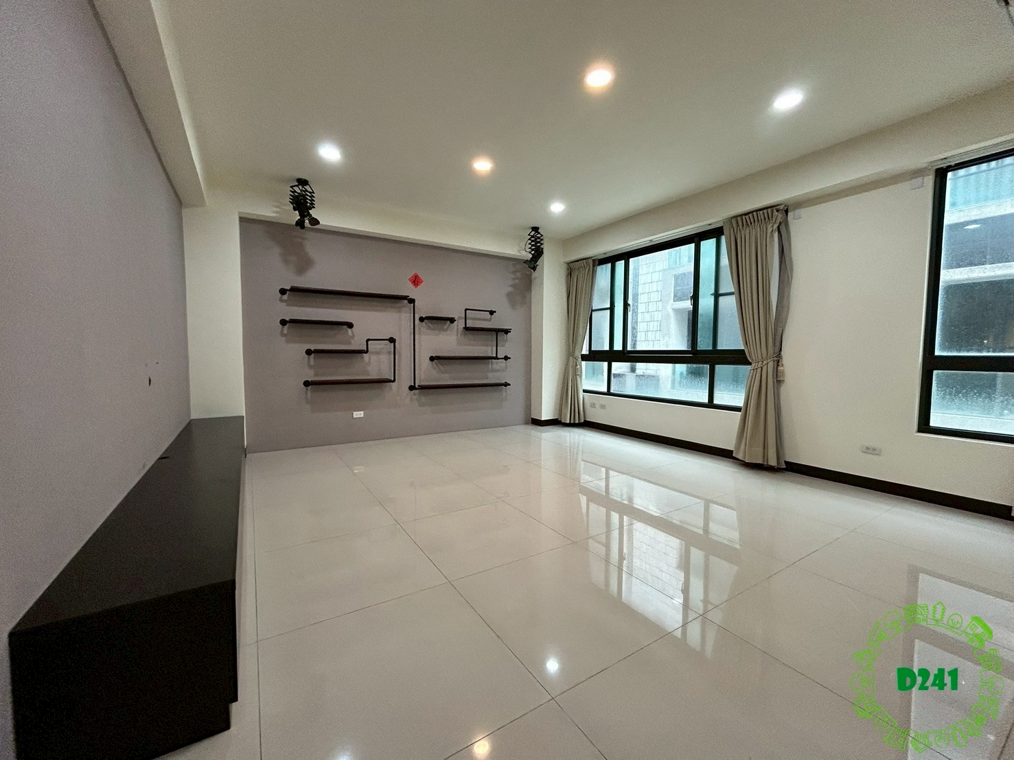 【安南10年輕屋齡雙車可孝親別墅】影音賞屋