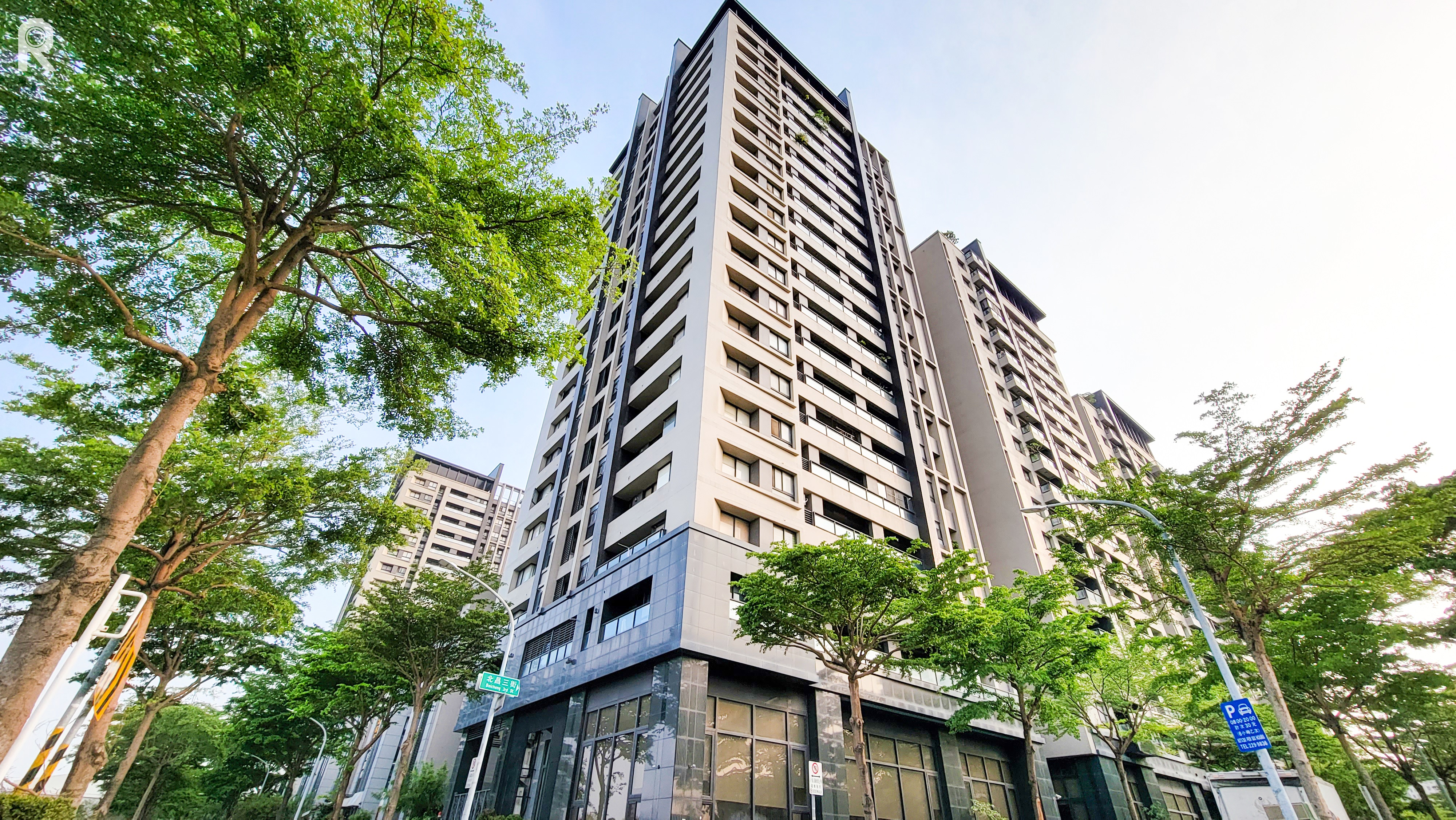 【華鳳特區-上河國】景觀裝潢三房+平車