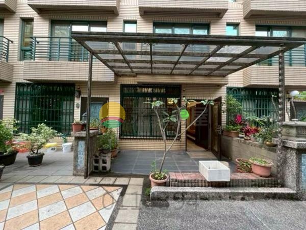 寬敞舒適的中庭花園~羅丹美墅 別墅