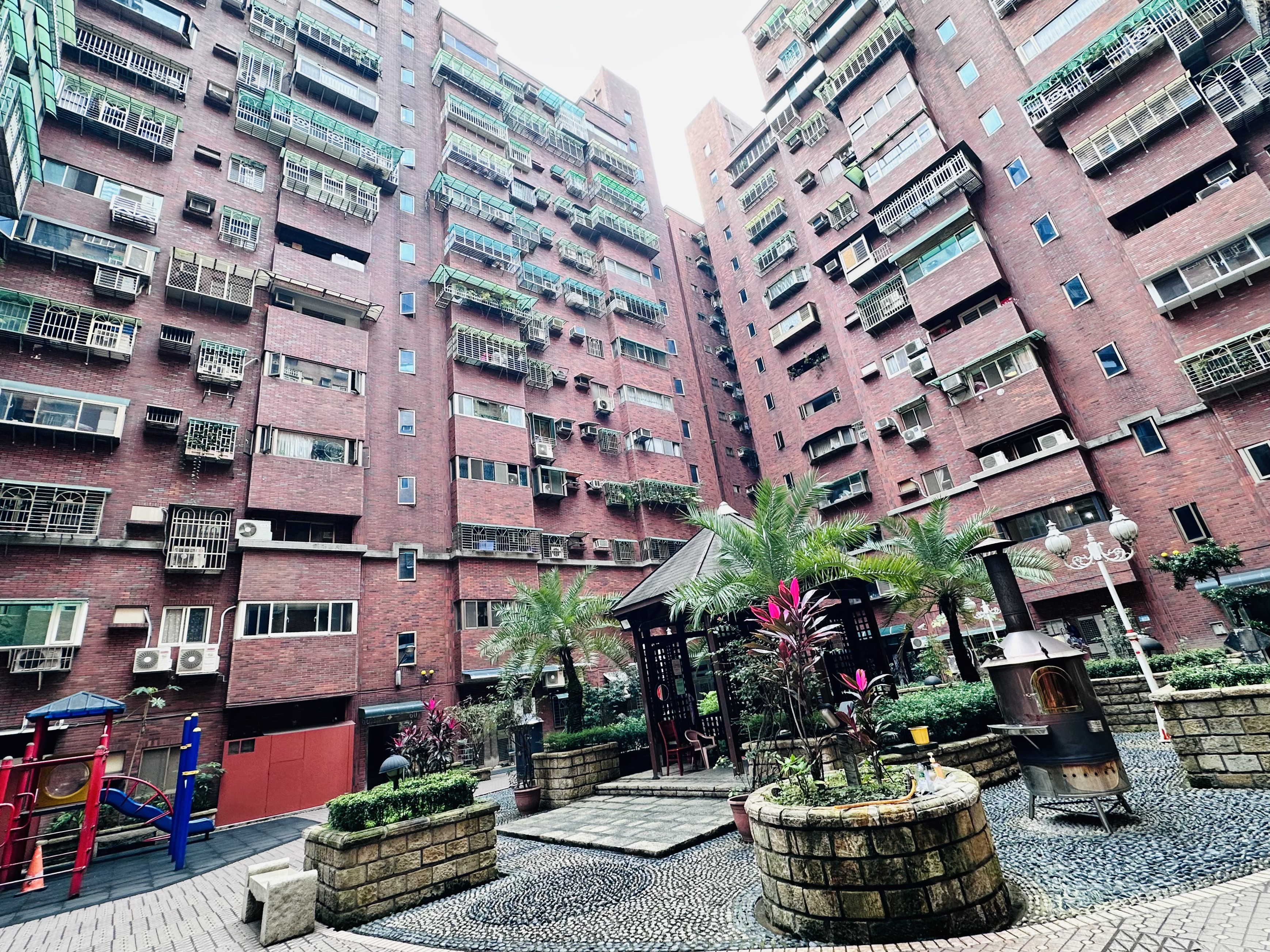 永慶阿珊報報～板橋大學城 一梯二戶好單純