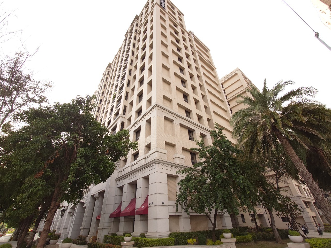 🥰橋科實驗中小學旁😘新市鎮高樓層３房平移車位