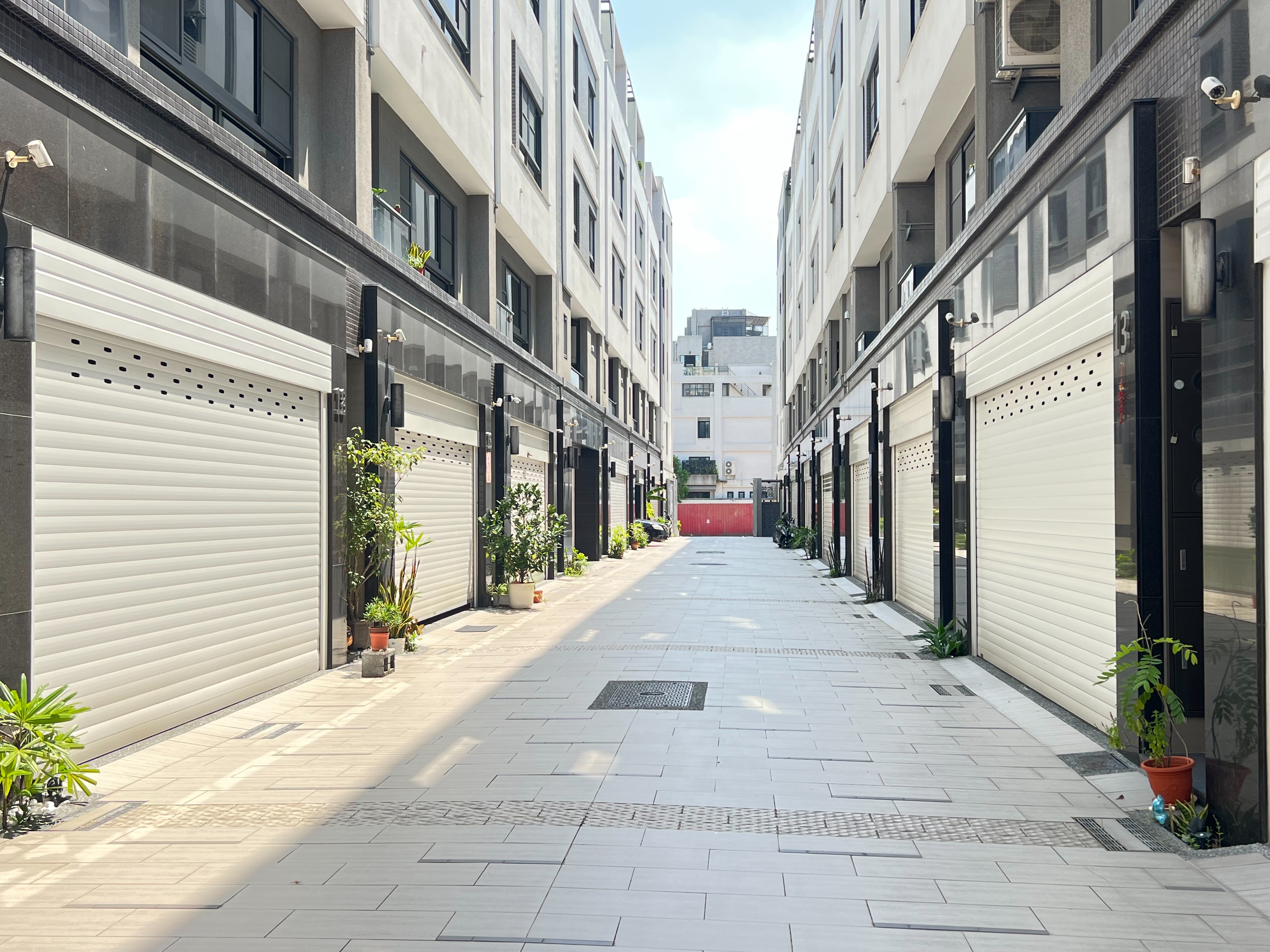 【仁雄商圈｜崧沐馥築】輕屋齡免裝潢雙車庫透天