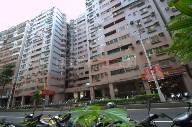 全球社區三房車