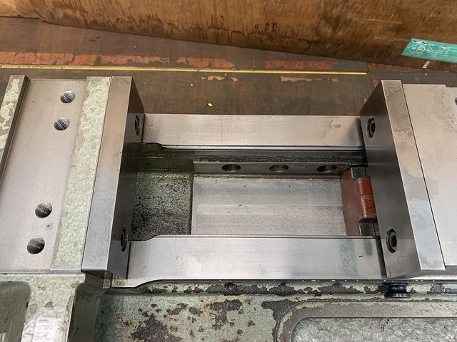 TAKEDA MACHINE TOOLS RTV150-2W Vice Image 3