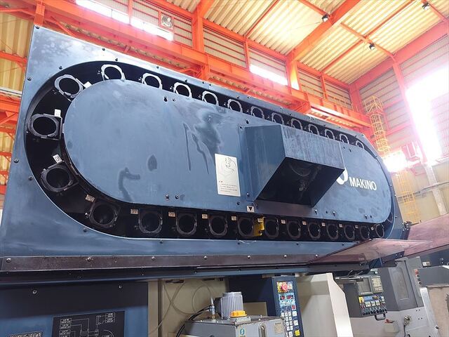 MAKINO GF6 Vertical Machining Center Image 13