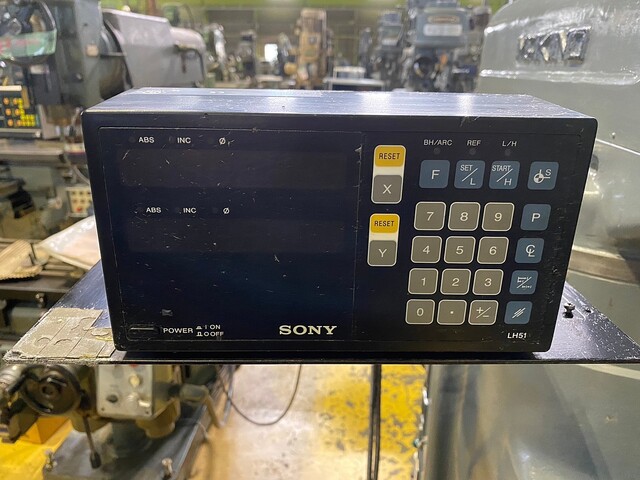 MAKINO KSAP Vertical Milling Machine Image 7