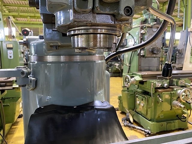 MAKINO KSJP-55 Vertical Milling Machine Image 3