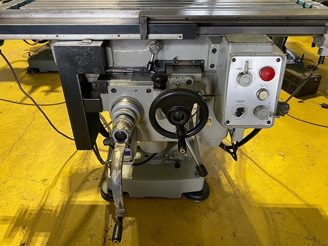 MAKINO KSJP-55 Vertical Milling Machine Image 6