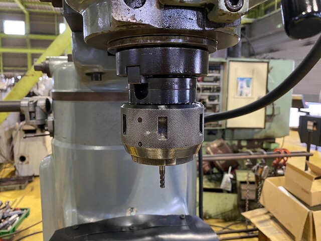 MAKINO KSP-55 Vertical Milling Machine Image 4
