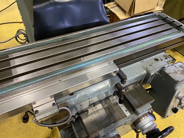 MAKINO KSP-55 Vertical Milling Machine Image 5