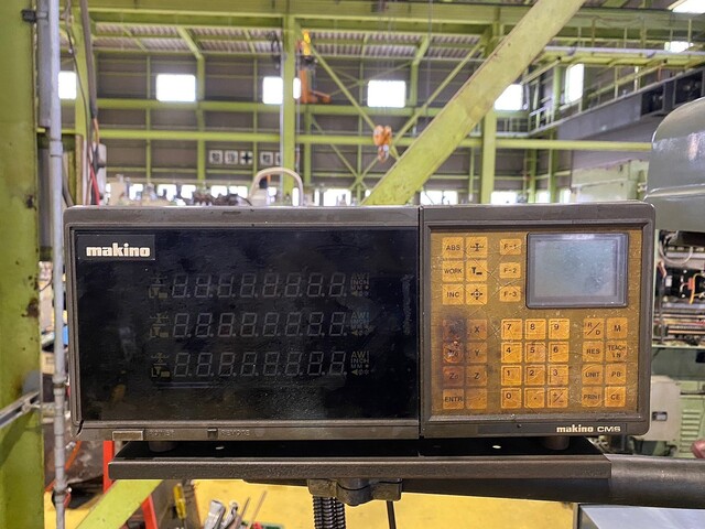 MAKINO KSP-55 Vertical Milling Machine Image 7
