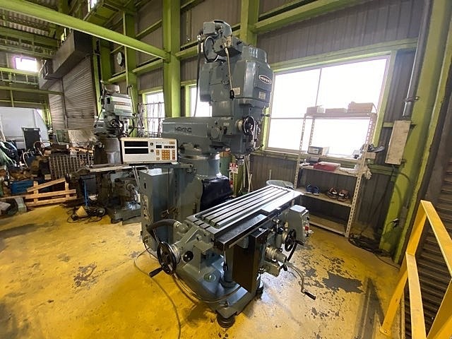 MAKINO KVJP-55 Vertical Milling Machine Image 2