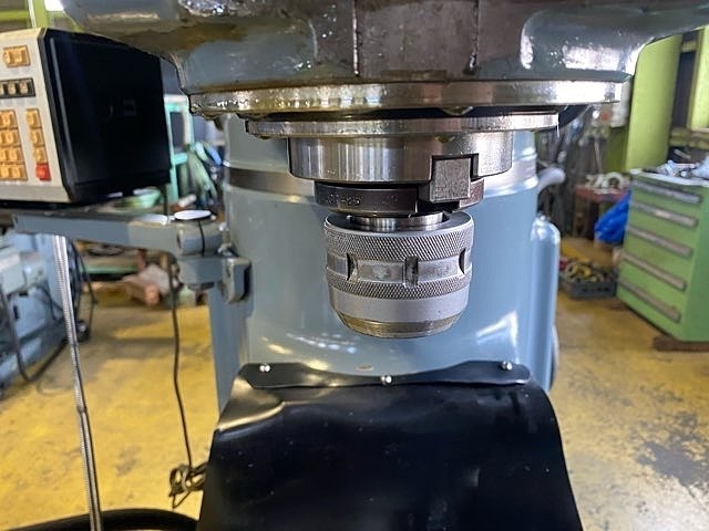 MAKINO KVJP-55 Vertical Milling Machine Image 6