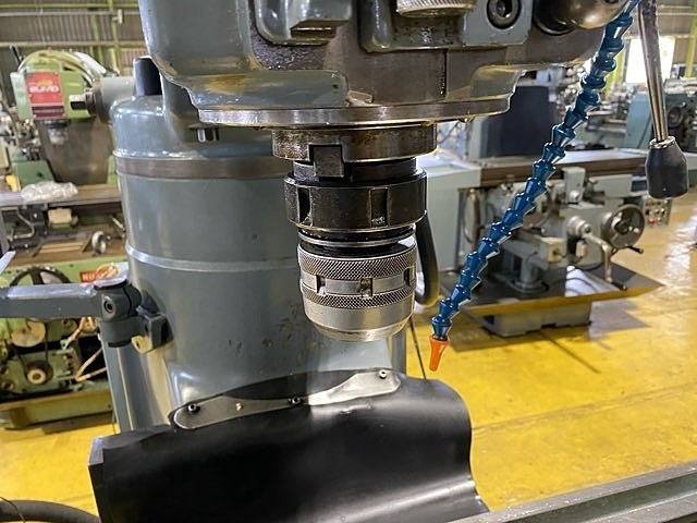 MAKINO KVJP-55 Vertical Milling Machine Image 4