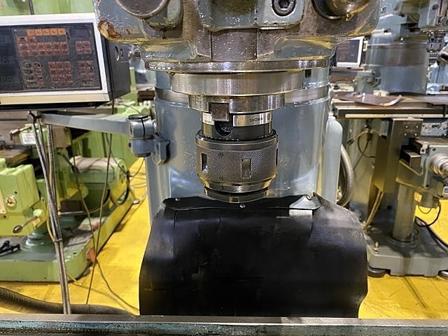 牧野フライス製作所 KVJP-55 立型フライス盤 の画像 4枚目