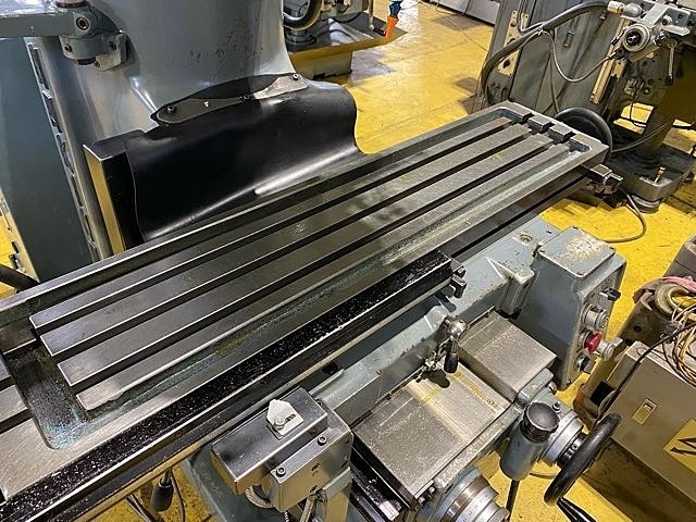 MAKINO KVJP-55 Vertical Milling Machine Image 5