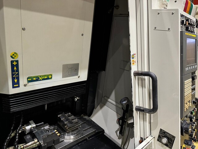 ROKU-ROKU SANGYO NANO-21 Vertical Machining Center Image 13