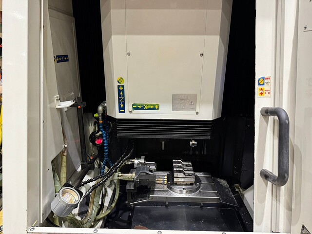 ROKU-ROKU SANGYO NANO-21 Vertical Machining Center Image 15