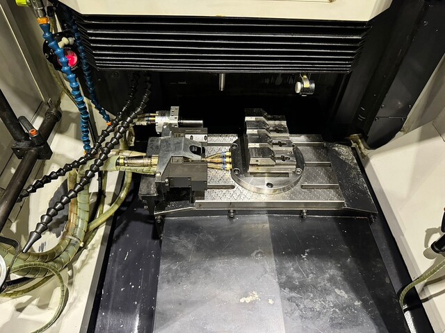 ROKU-ROKU SANGYO NANO-21 Vertical Machining Center Image 16