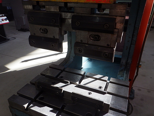 AMADA SPH-30C Press Brake/Bender Image 2